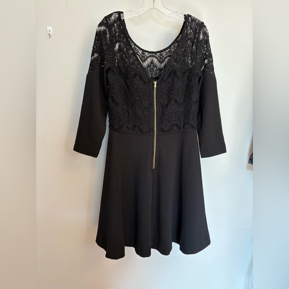 Black lace Lilly dress - Picture 2 of 5